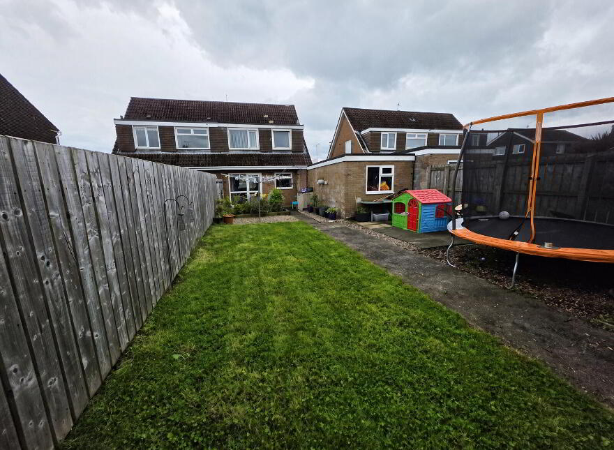 3 Castle Road, Carrickfergus, BT38 7JY