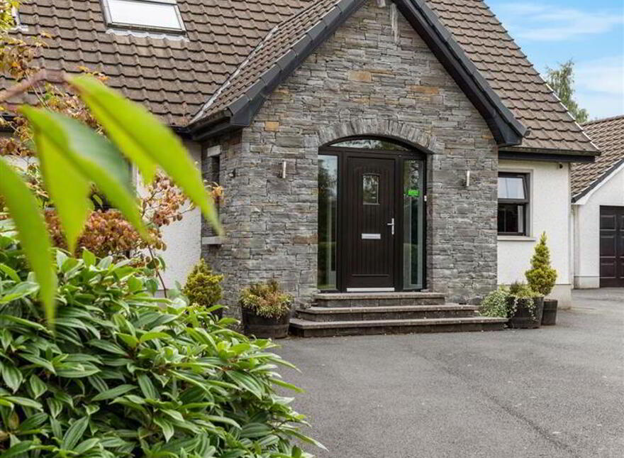 42 Magherahamlet Road, Ballynahinch, BT24 8PZ
