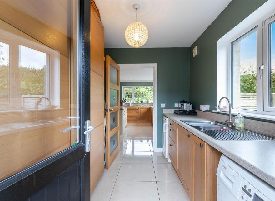 42 Magherahamlet Road, Ballynahinch, BT24 8PZ