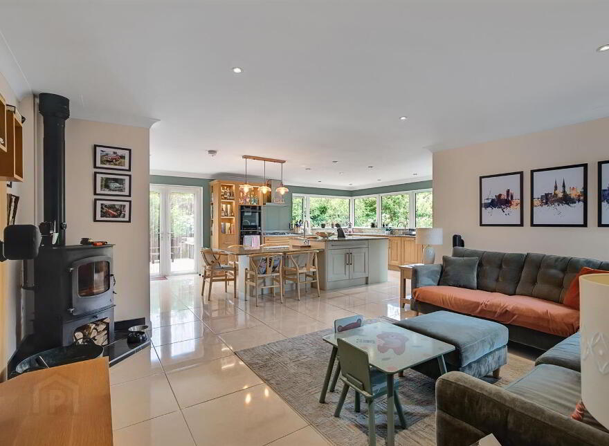 42 Magherahamlet Road, Ballynahinch, BT24 8PZ