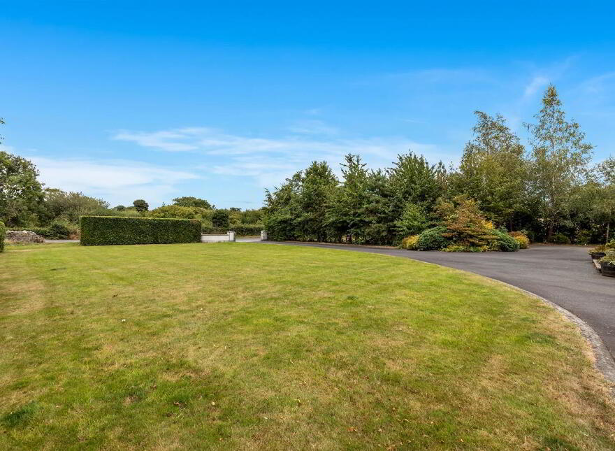 42 Magherahamlet Road, Ballynahinch, BT24 8PZ