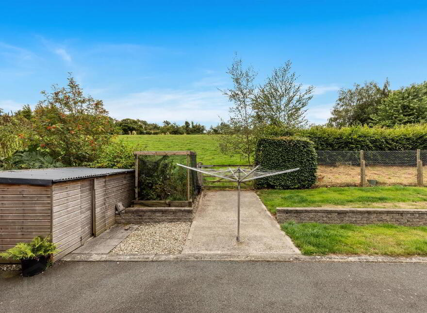 42 Magherahamlet Road, Ballynahinch, BT24 8PZ