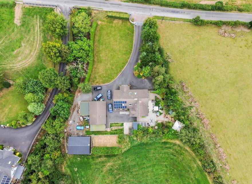 42 Magherahamlet Road, Ballynahinch, BT24 8PZ