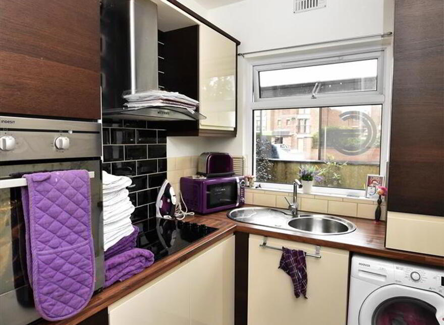 1A, 422 Beersbridge Road, Belfast, BT5 5EB