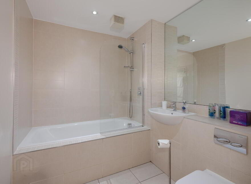 Apt 302, 2 William Street South, Belfast, BT1 4FJ