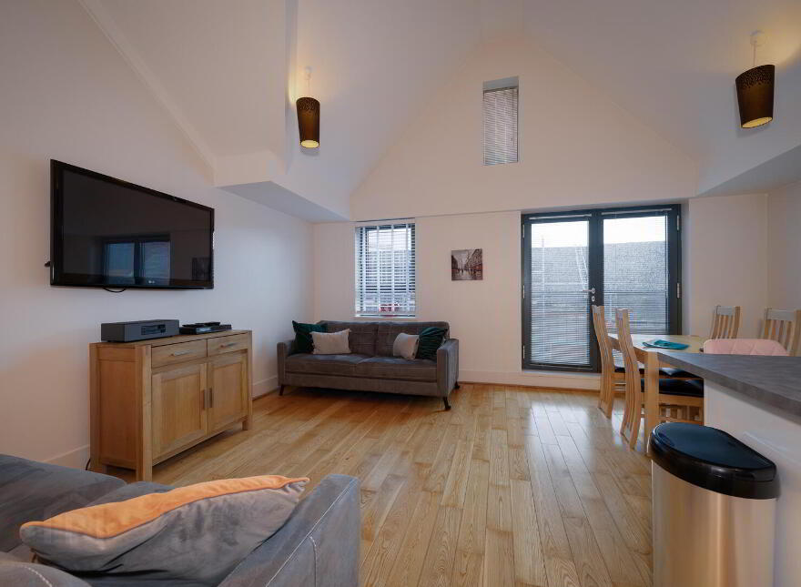Apt 302, 2 William Street South, Belfast, BT1 4FJ