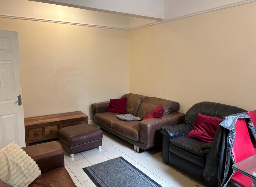61 Agincourt Avenue  10 MONTH LEASE AVAILABLE, Queens Quarter, Belfast, BT7 1QB