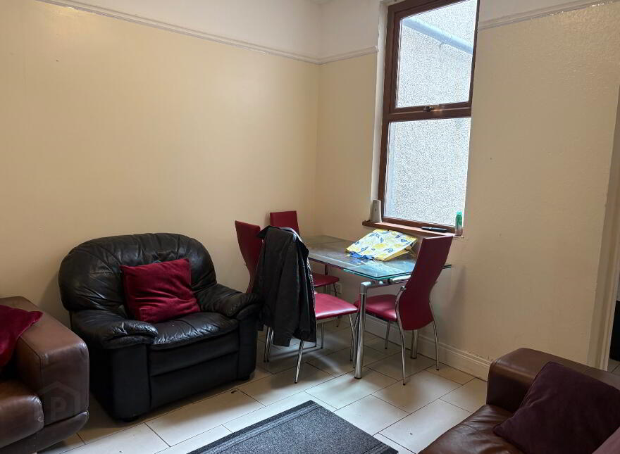 61 Agincourt Avenue  10 MONTH LEASE AVAILABLE, Queens Quarter, Belfast, BT7 1QB
