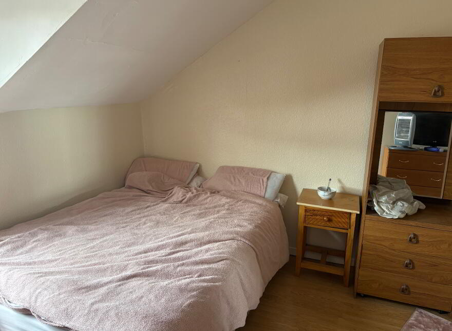 61 Agincourt Avenue  10 MONTH LEASE AVAILABLE, Queens Quarter, Belfast, BT7 1QB