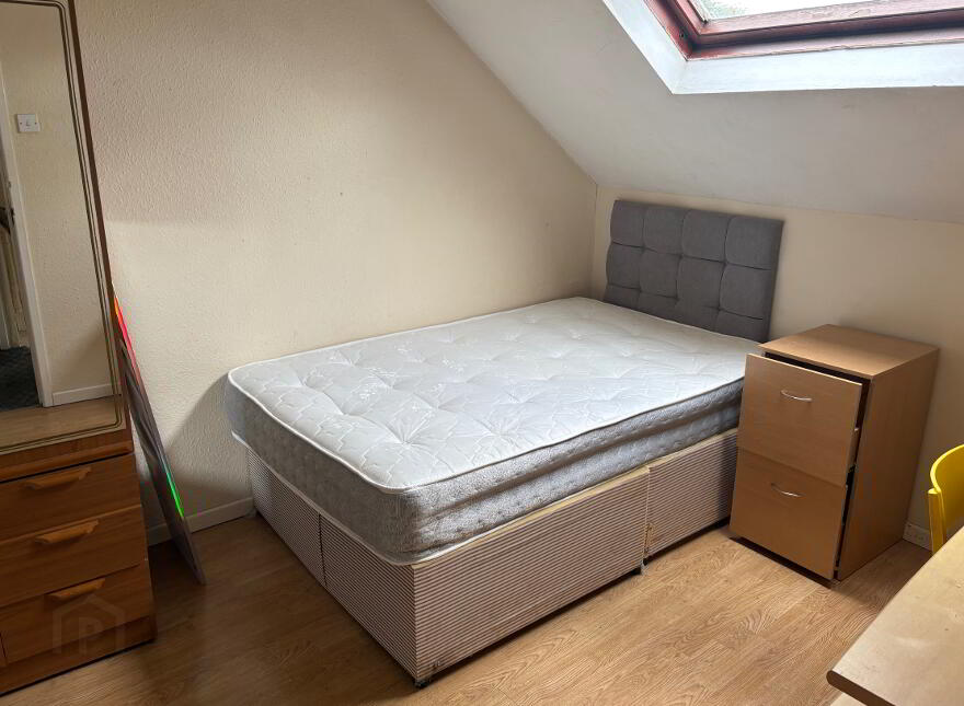 61 Agincourt Avenue  10 MONTH LEASE AVAILABLE, Queens Quarter, Belfast, BT7 1QB