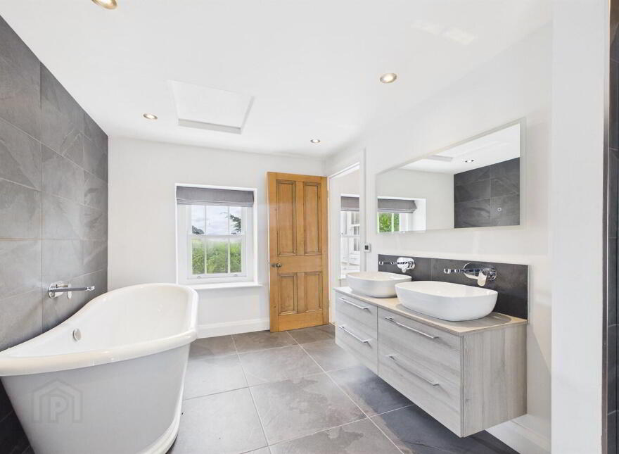 Apt 2 Pier House, 1 Seafront Road, Holywood, BT18 0BB