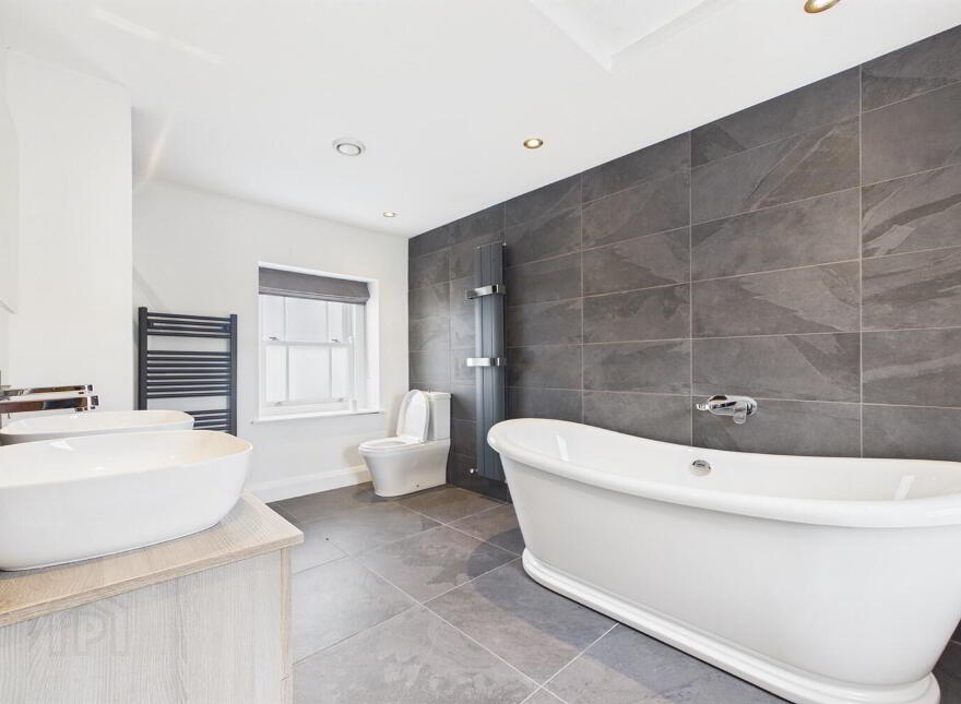 Apt 2 Pier House, 1 Seafront Road, Holywood, BT18 0BB