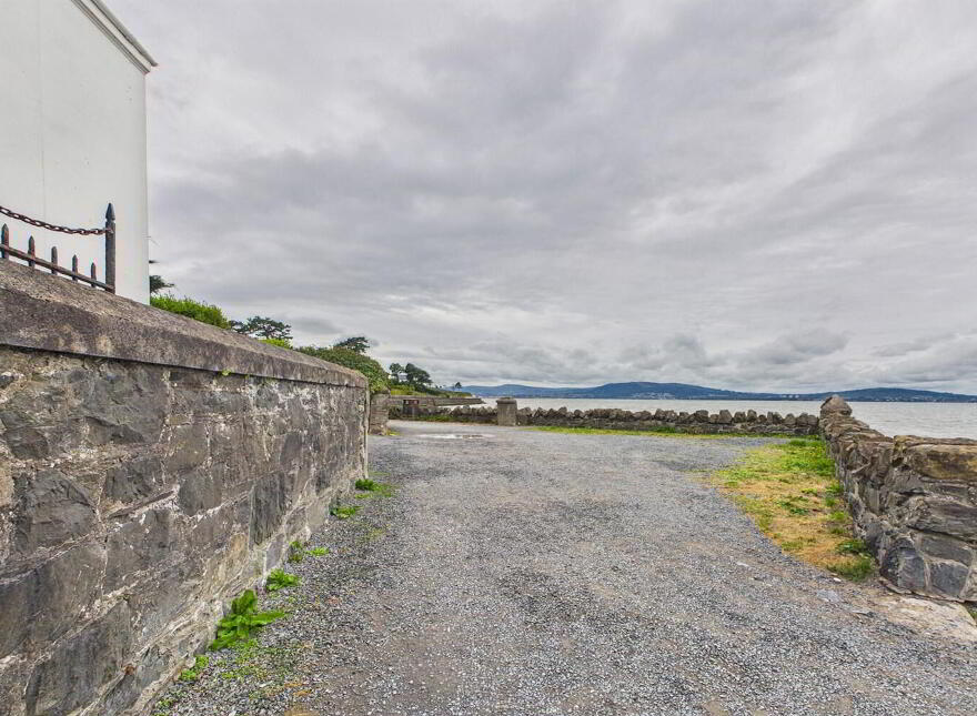 Apt 2 Pier House, 1 Seafront Road, Holywood, BT18 0BB