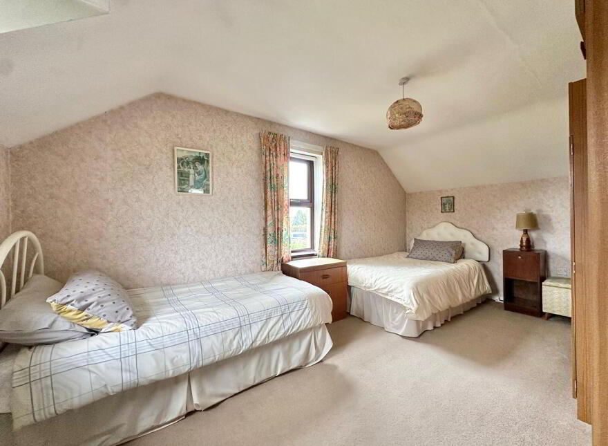 68 Hillhead Road, Toomebridge, BT41 3SP