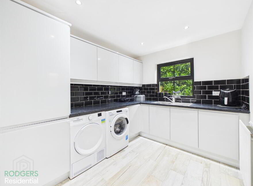 292 Belfast Road, Dundonald, Belfast, BT16 1UE