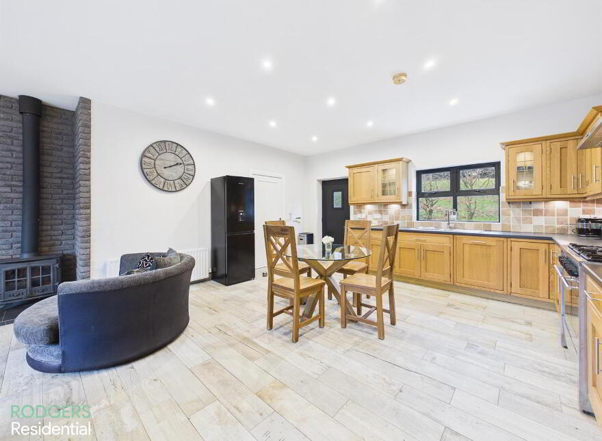 292 Belfast Road, Dundonald, Belfast, BT16 1UE