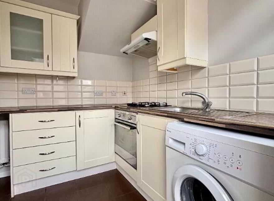 2 Ravenhill Parade, Belfast, BT6 8NU