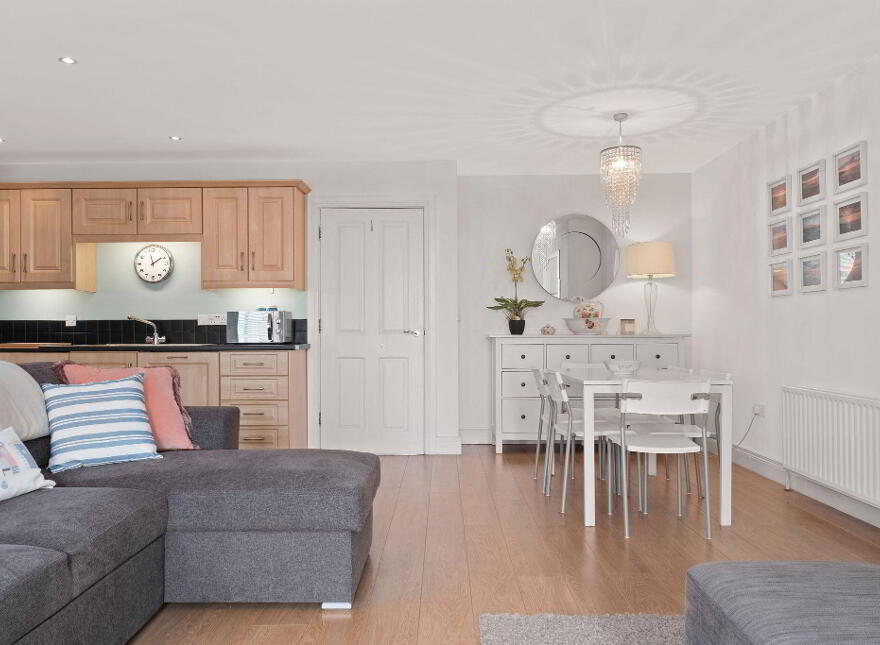 16 West Strand Avenue, Portrush, BT56 8FD