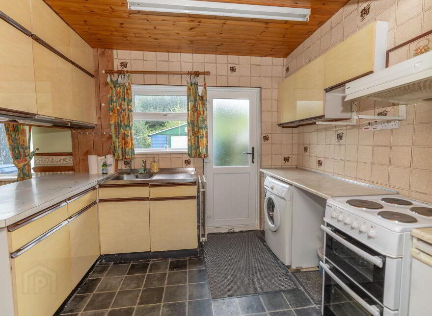 60 Lower Dromore Road, Warrenpoint, Newry, BT34 3LL