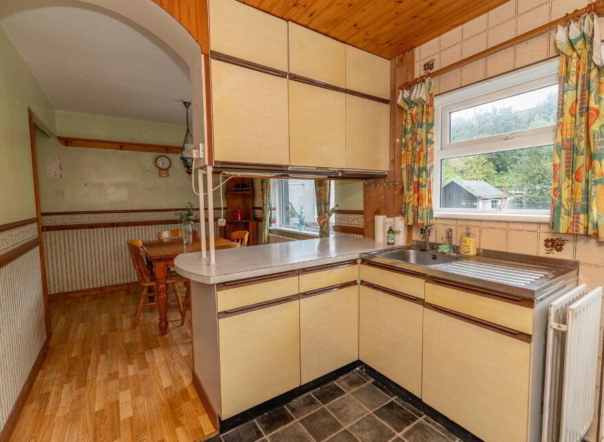 60 Lower Dromore Road, Warrenpoint, Newry, BT34 3LL