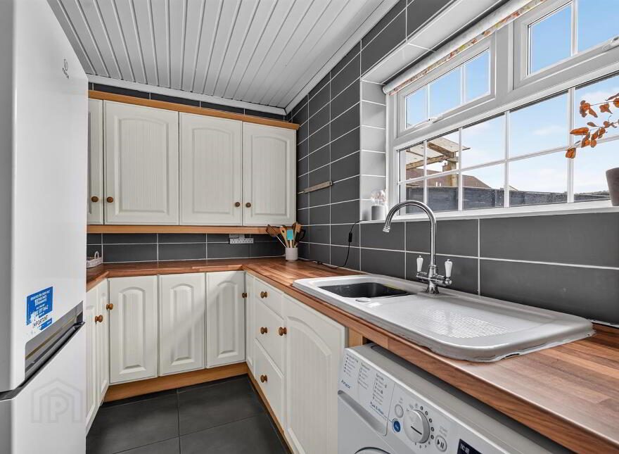 27 Hillmount Gardens, Belfast, BT10 0ES