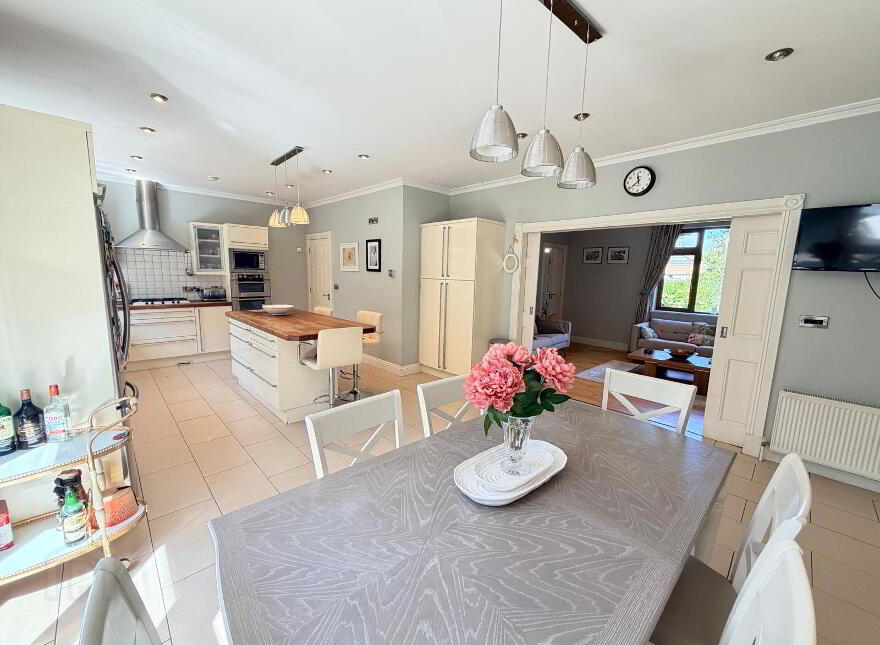 Instow, Riverbank, Douglas, T12Y9V3