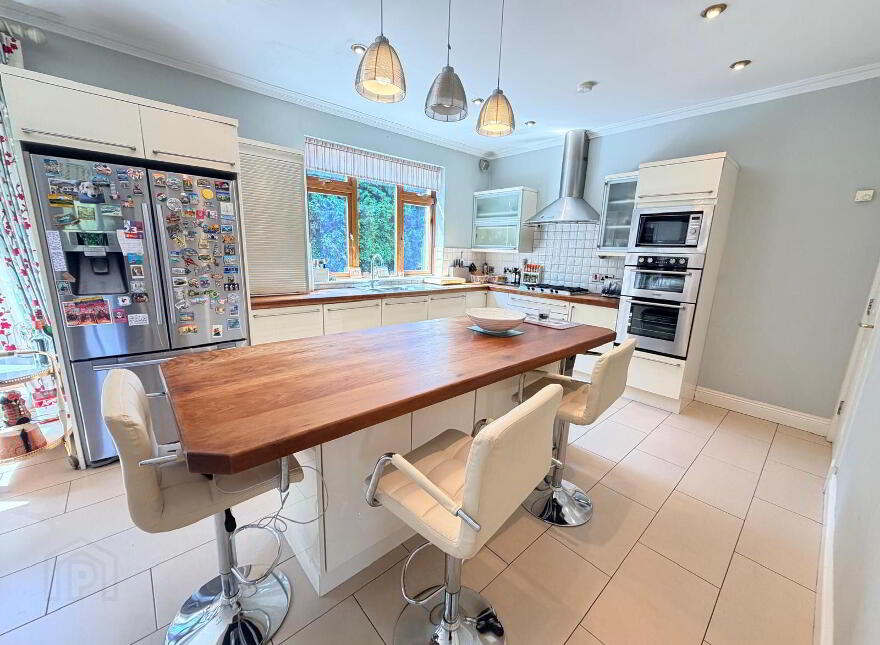 Instow, Riverbank, Douglas, T12Y9V3