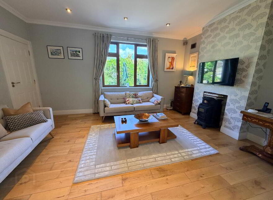 Instow, Riverbank, Douglas, T12Y9V3