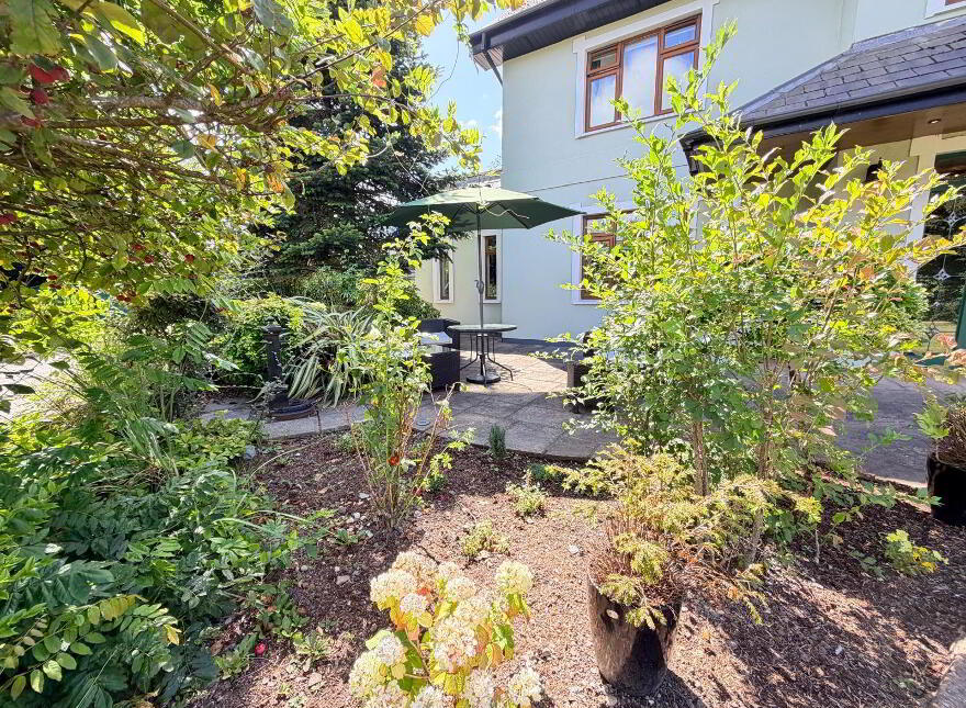 Instow, Riverbank, Douglas, T12Y9V3