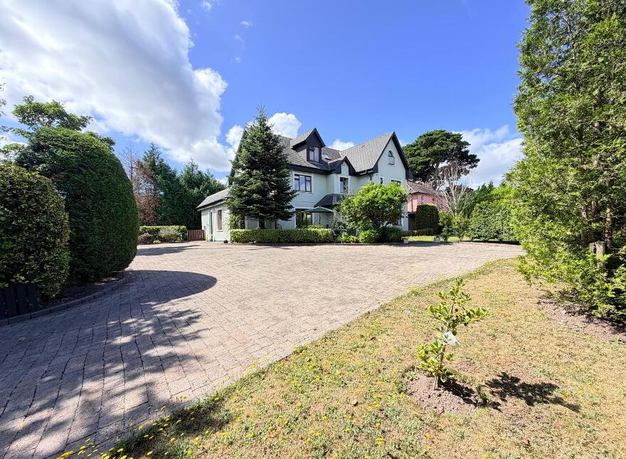 Instow, Riverbank, Douglas, T12Y9V3