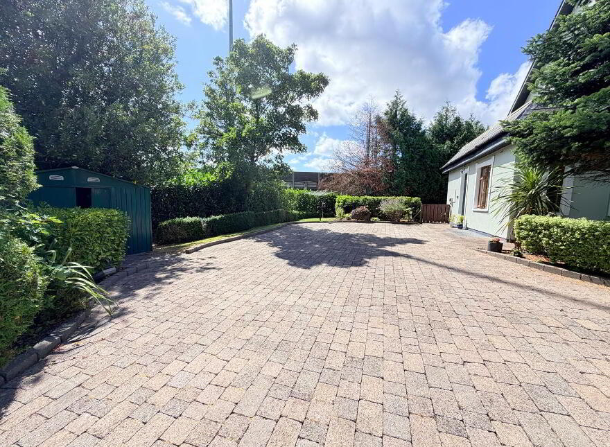 Instow, Riverbank, Douglas, T12Y9V3
