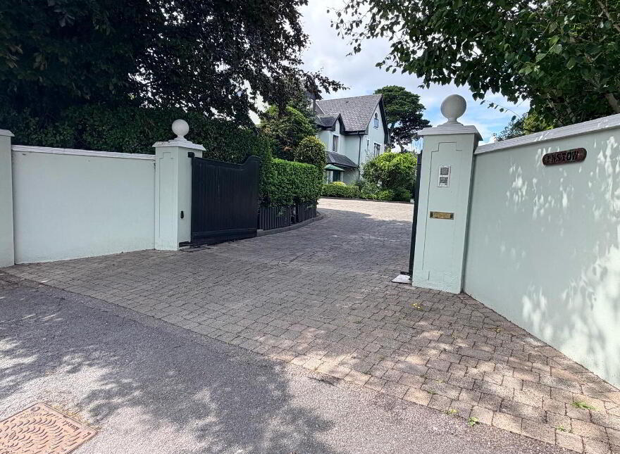 Instow, Riverbank, Douglas, T12Y9V3