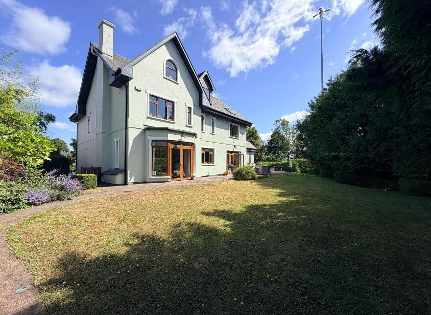 Instow, Riverbank, Douglas, T12Y9V3