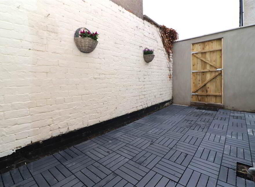 10 Saintfield Road, Lisburn, BT27 5BD