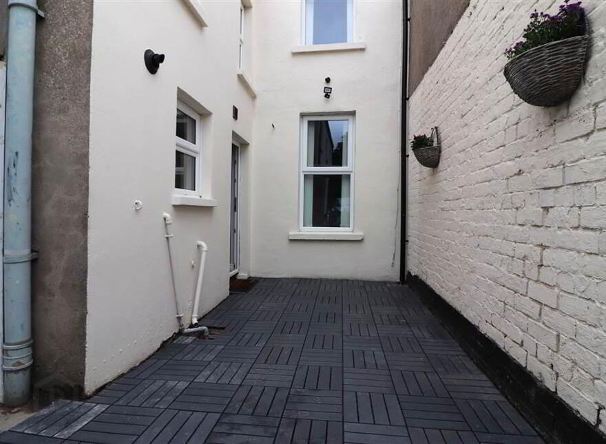 10 Saintfield Road, Lisburn, BT27 5BD