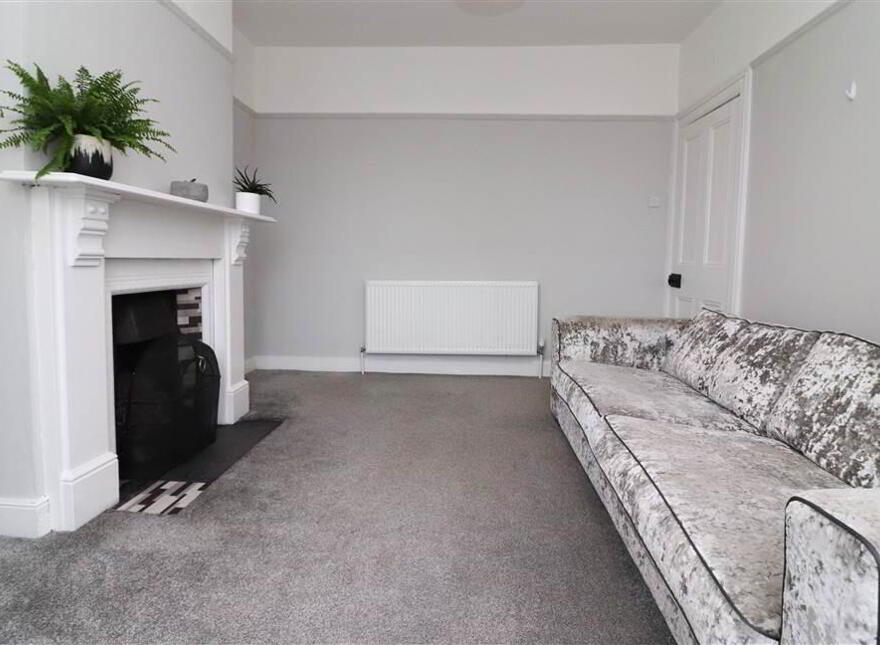 10 Saintfield Road, Lisburn, BT27 5BD