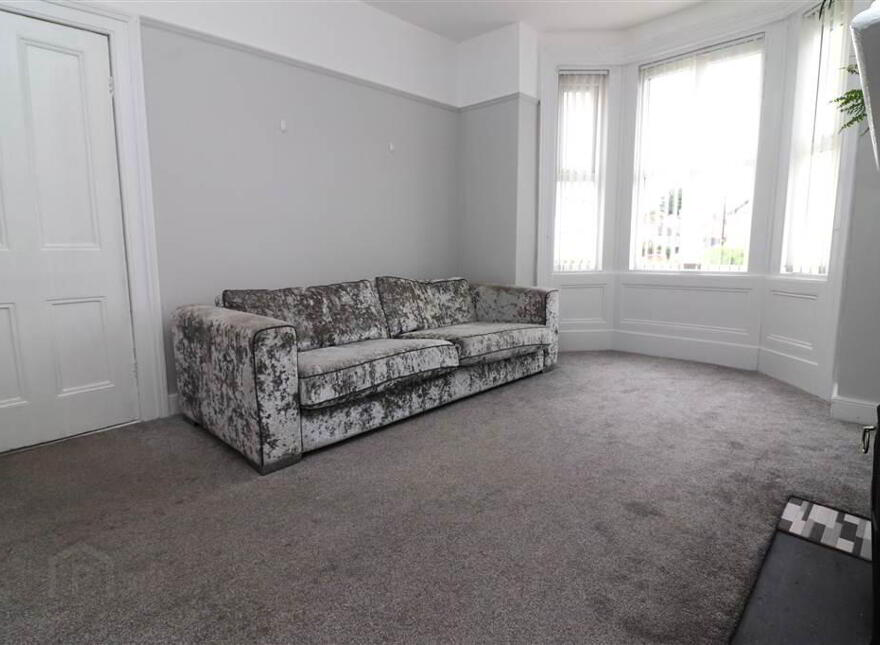 10 Saintfield Road, Lisburn, BT27 5BD