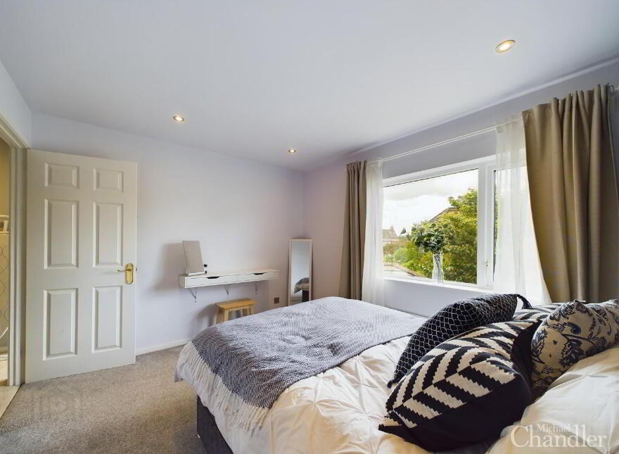 99 Ballylenaghan Park, Belfast, BT8 6WR