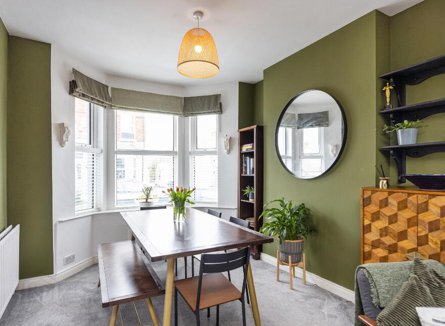 24 Sintonville Avenue, Belfast, BT5 5DG