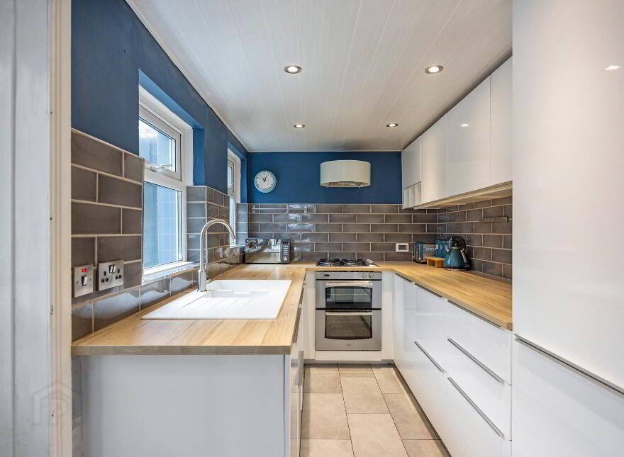 24 Sintonville Avenue, Belfast, BT5 5DG