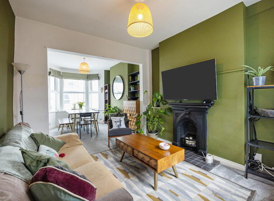24 Sintonville Avenue, Belfast, BT5 5DG