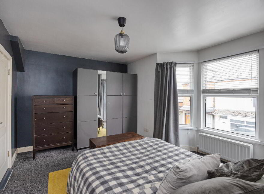 24 Sintonville Avenue, Belfast, BT5 5DG