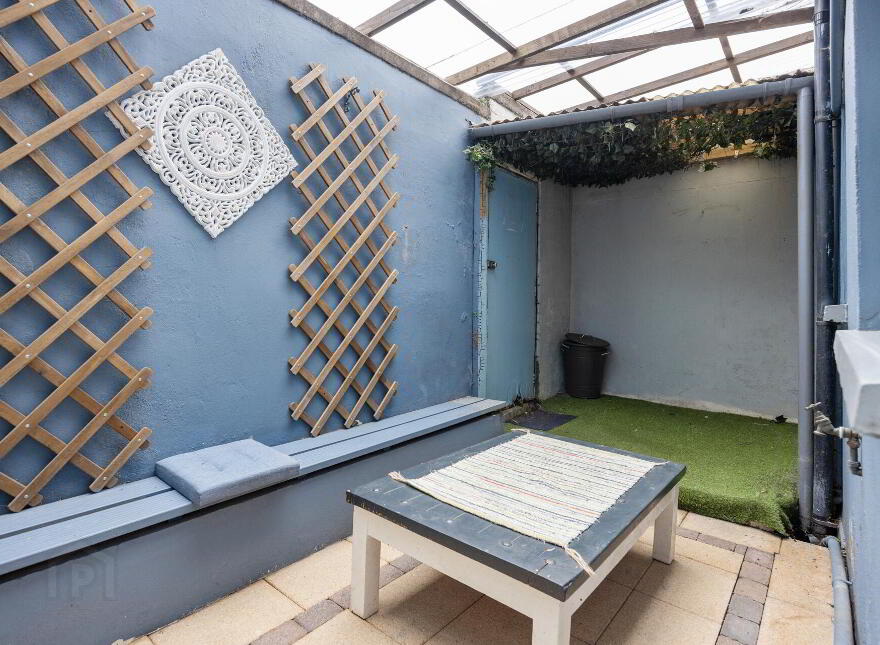 24 Sintonville Avenue, Belfast, BT5 5DG