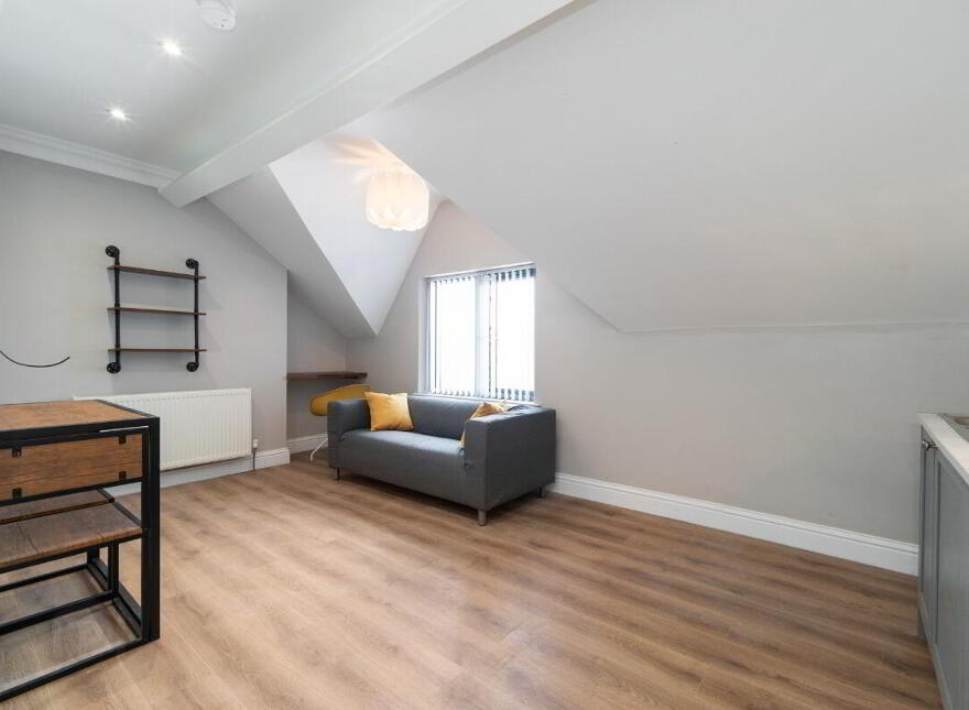Apt 5, 17 Camden Street, Belfast, BT9 6AT