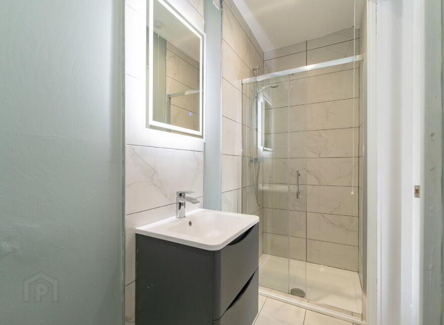 Apt 5, 17 Camden Street, Belfast, BT9 6AT