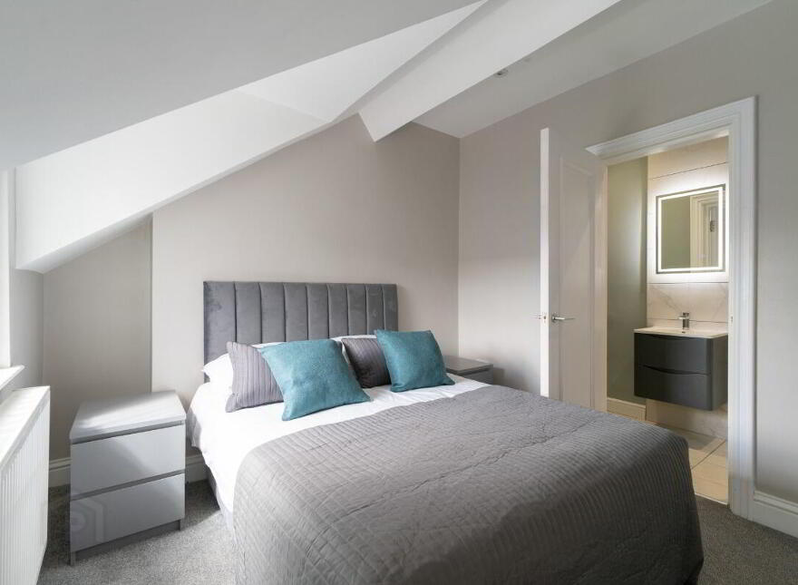 Apt 5, 17 Camden Street, Belfast, BT9 6AT