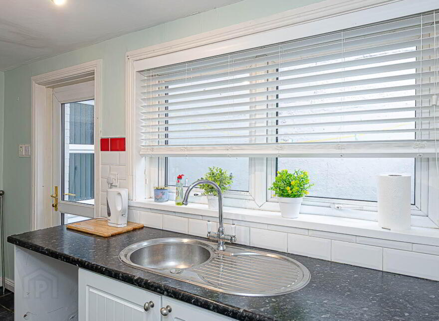 107 Rosebery Road, Ravenhill, Belfast, BT6 8JB