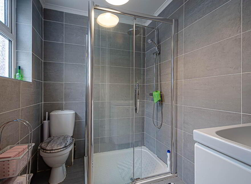 107 Rosebery Road, Ravenhill, Belfast, BT6 8JB