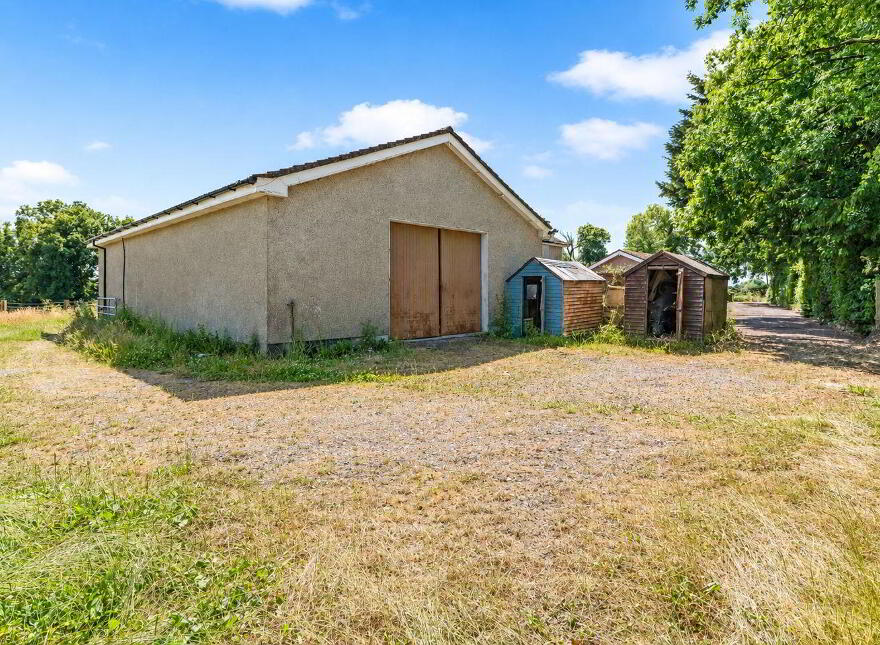 House On 4.6 Acres & Outbuilding, Carnisle, Kildalkey, C15R902