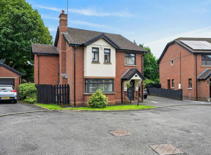 5 Kestrel Grange, Dunmurry, Belfast, BT17 0FF